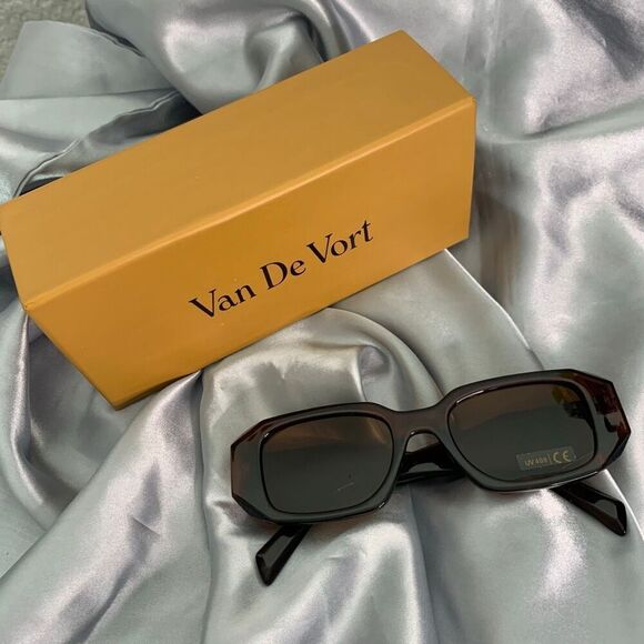 Van De Vort Sunglasses – Chunky Tortoise Rectangle Frame Dark Brown - Picture 8 of 9